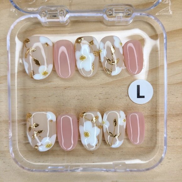 Gilded Floral Press-On Nail Set DIY Easy & Reusable At Home Manicure - Picture 1 of 5